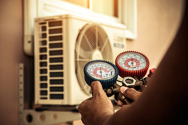 Professional Hvac technician working in Arlington Heights, IL